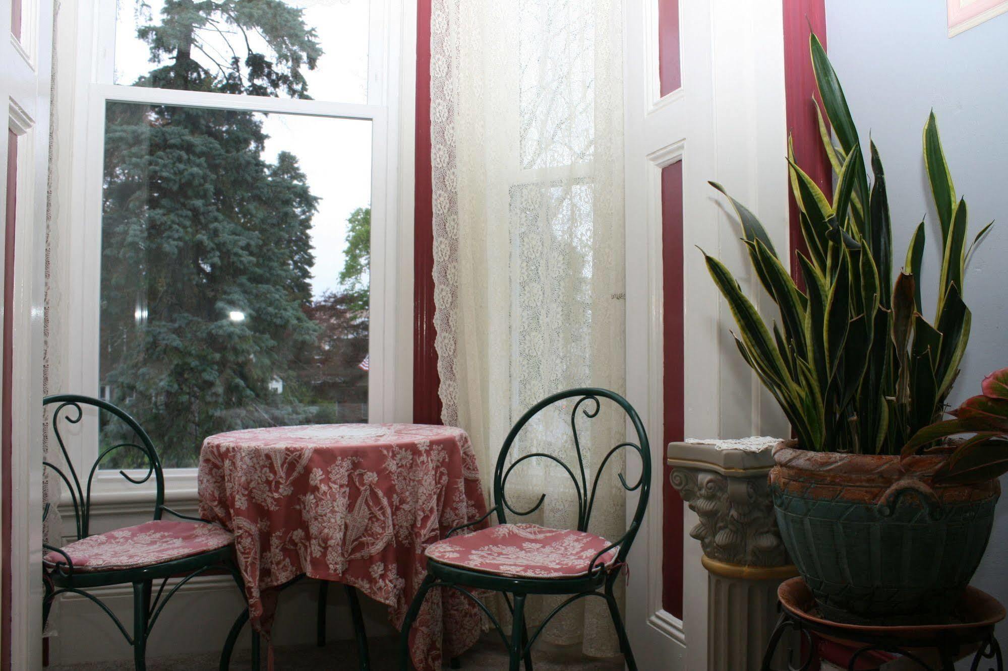 The Gridley Inn B&B วอเตอร์ลู ภายนอก รูปภาพ